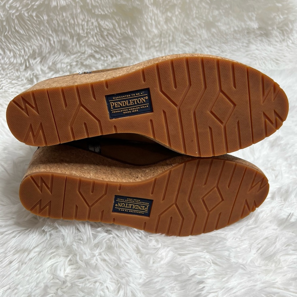 Suede Pendleton Islegate Wedge Boot Like New! - image 4